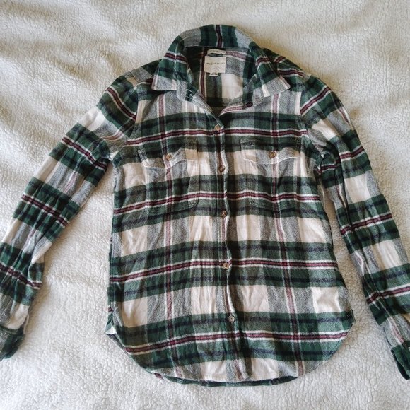 American Eagle Outfitters Tops - American Eagle Green Plaid Classic Fit Soft Flannel Button Down Shirt Pockets!